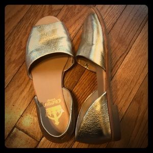 cute gold peep-toe flats in great condition!